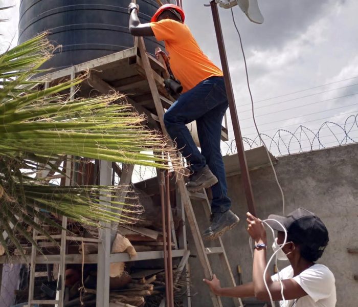 Afchix-community-network-volunteeer-at-work