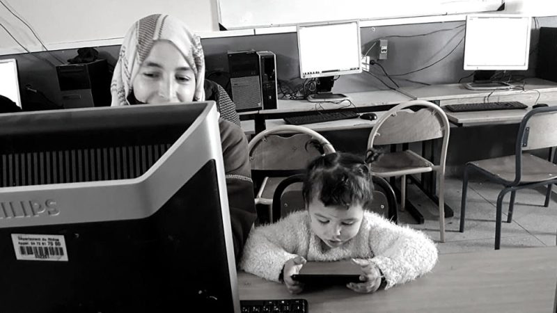 USAID-Afchix-woman-tech-muslim-child