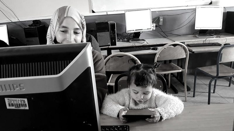 USAID-Afchix-woman-tech-muslim-child